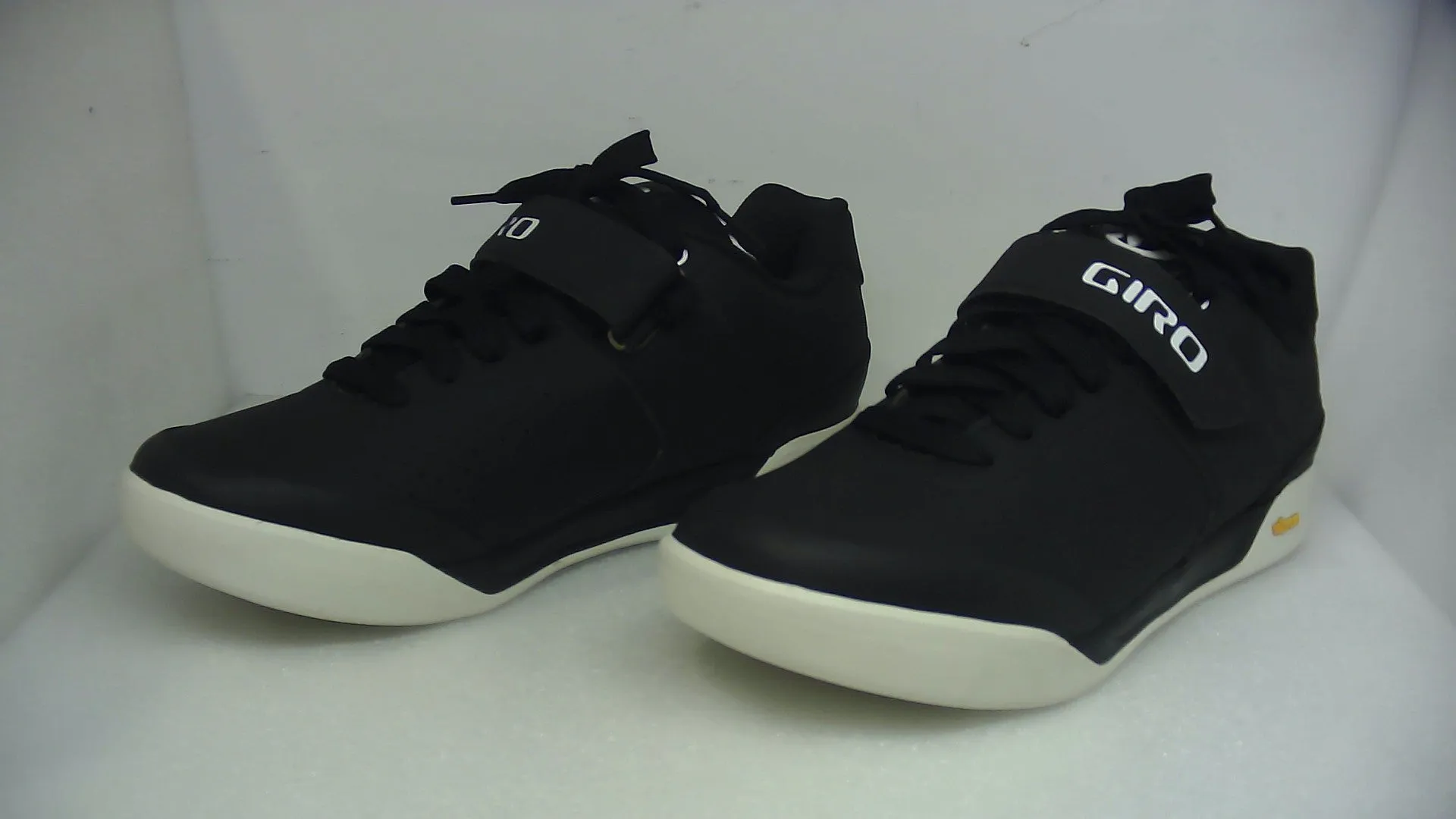 Giro Chamber Ii - Gwin Black/White - 44 (Without Original Box)