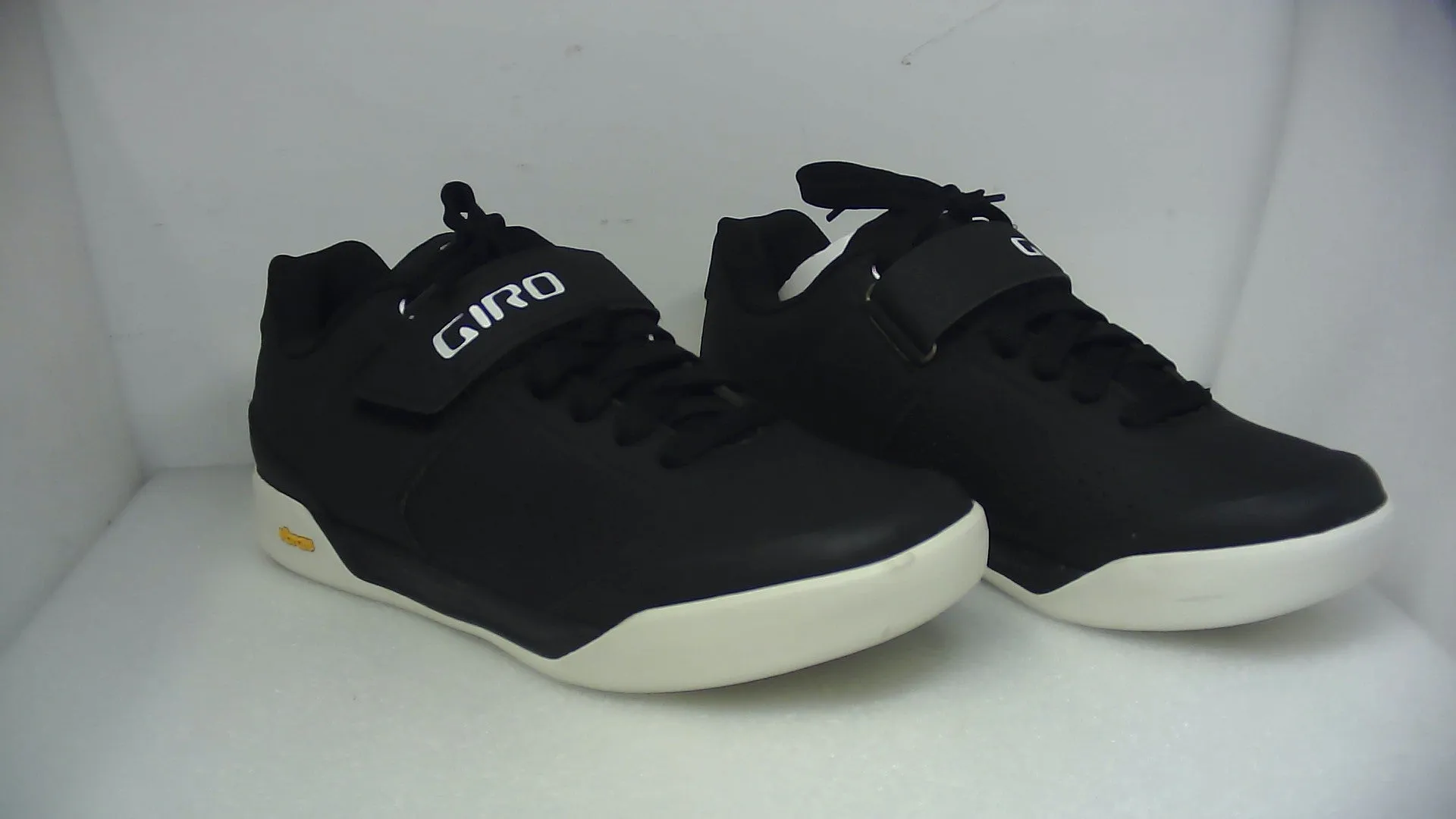 Giro Chamber Ii - Gwin Black/White - 44 (Without Original Box)