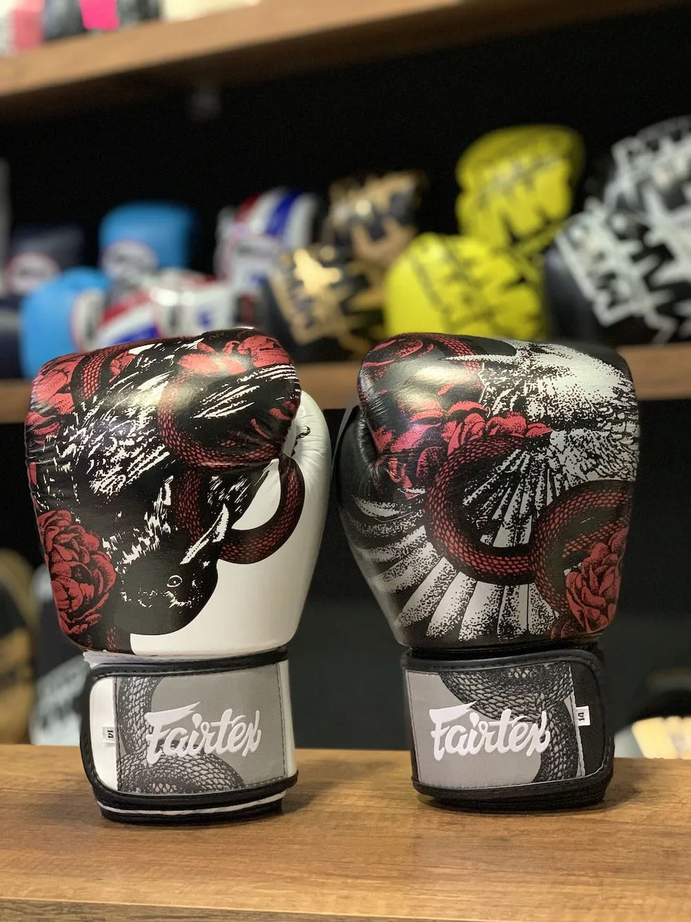 Guantes de boxeo Fairtex BGV24 Beauty of Survival - 100%  Cuero