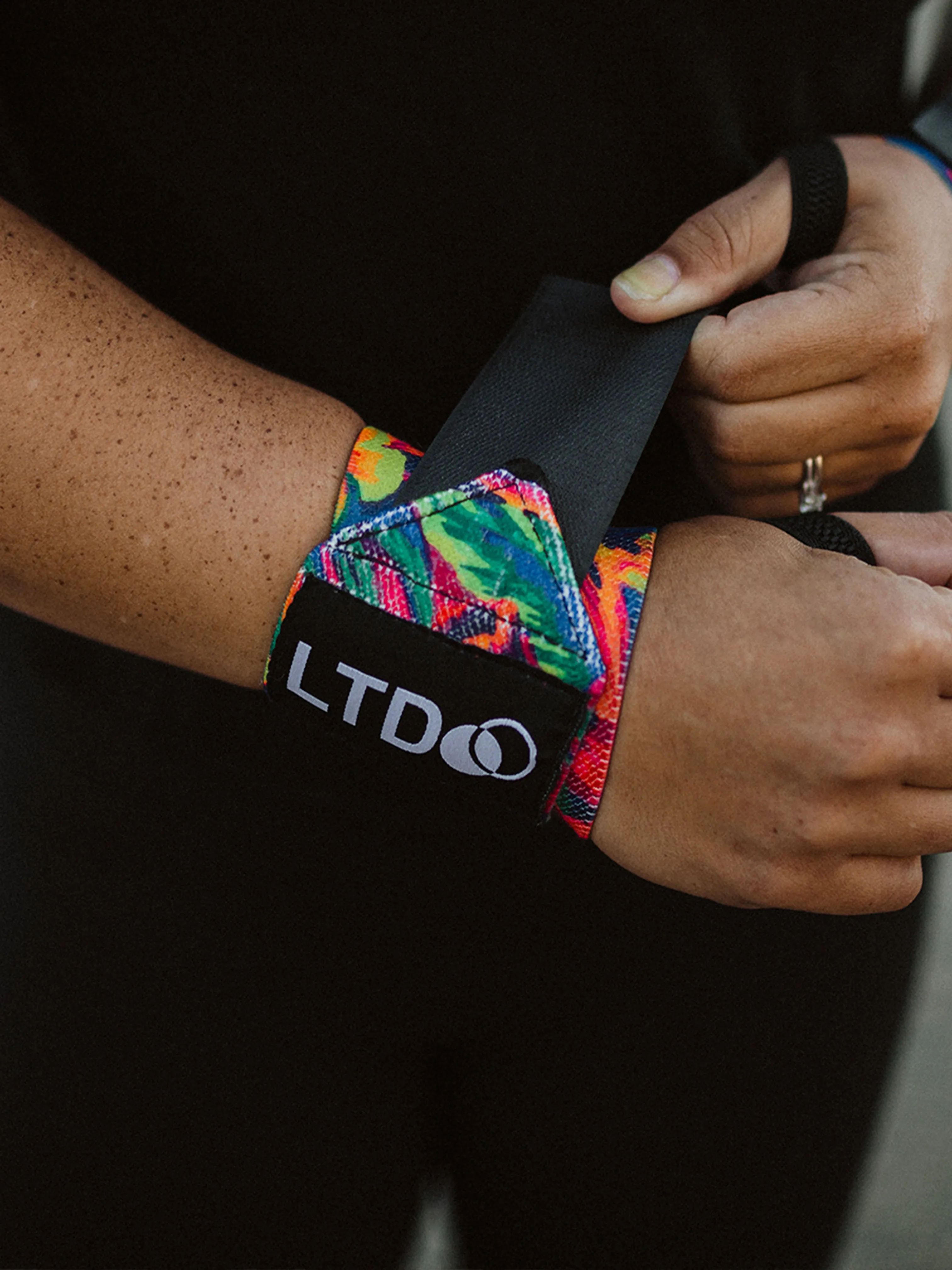 Hibiskiss Wrist Wraps