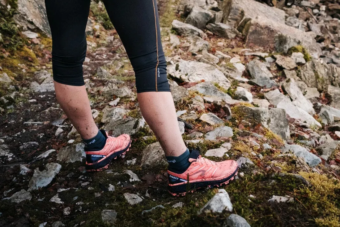LEGGING DE TRAIL RUNNING 3/4 FEMME EMBOSS NOIR BRONZE