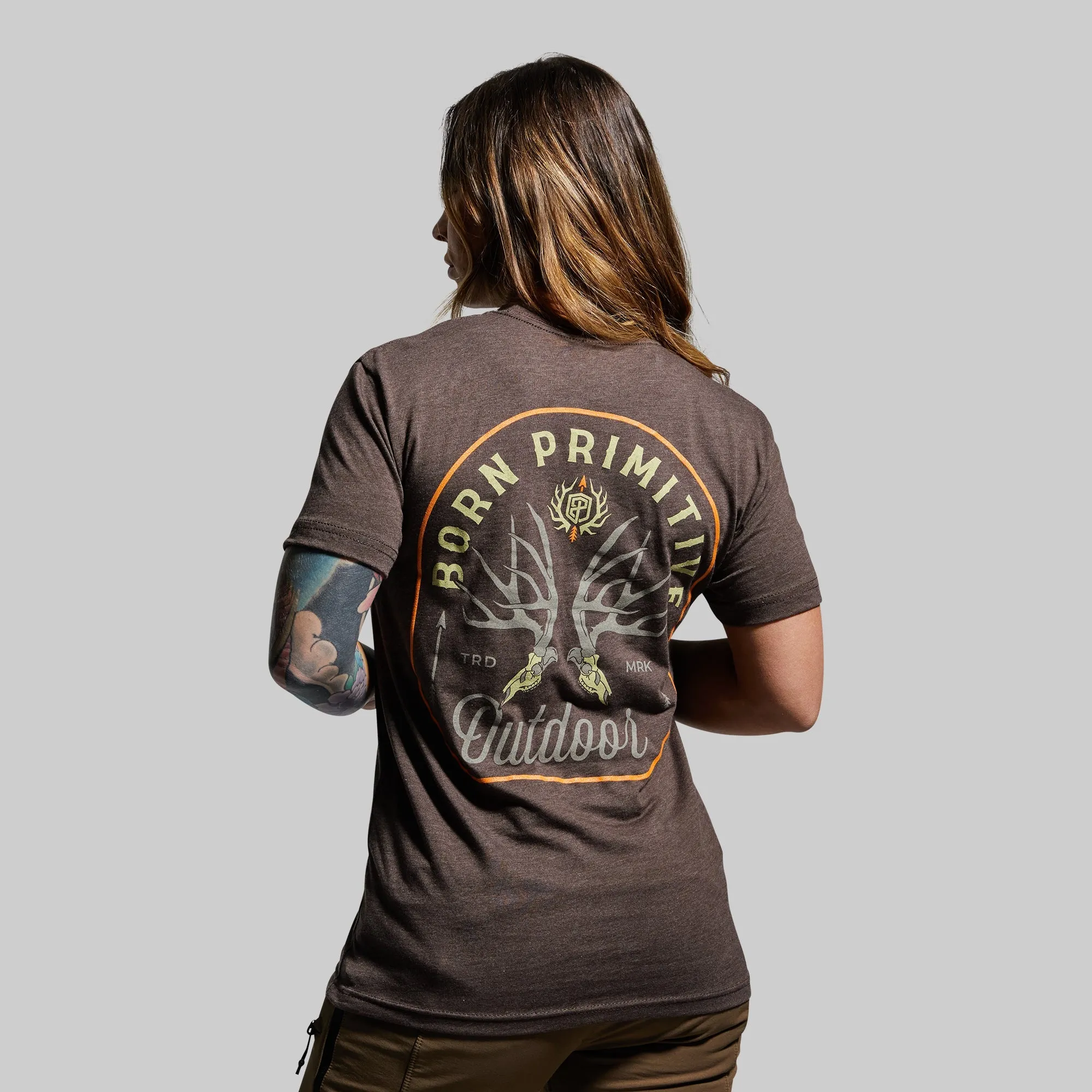 Outdoor Mule Deer Badge T-Shirt (Chestnut)
