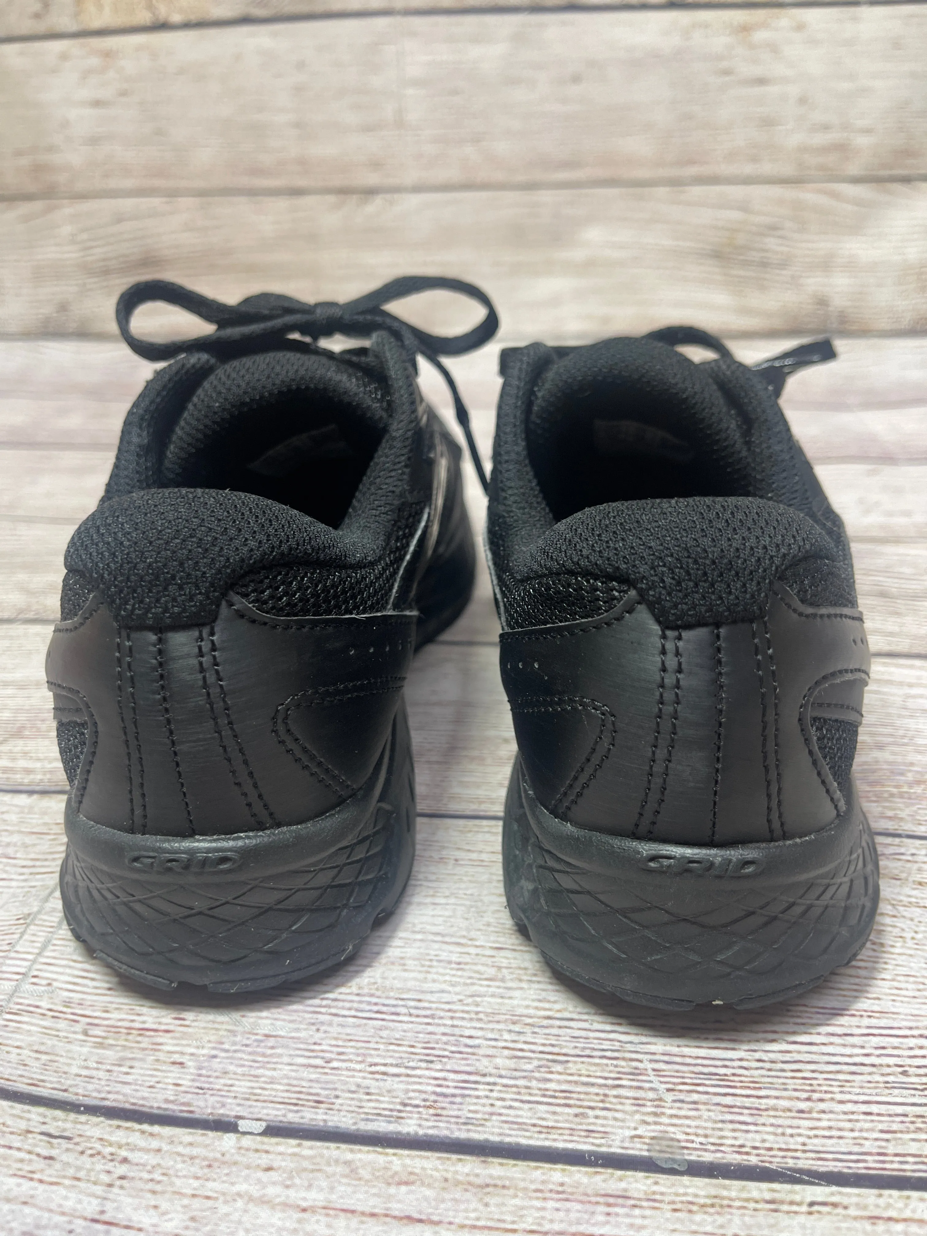 Shoes Athletic By Sacouny In Black, Size: 7.5